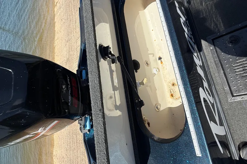 Slide: The Image of 1999 Ranger 620VS Fisherman boat with Mercury engine, docked on sandy shore. - 43