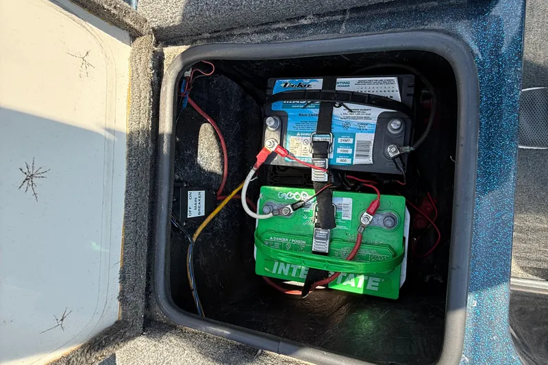 Slide: The Image of Battery compartment of a 1999 Ranger 620VS Fisherman boat with dual batteries. - 44