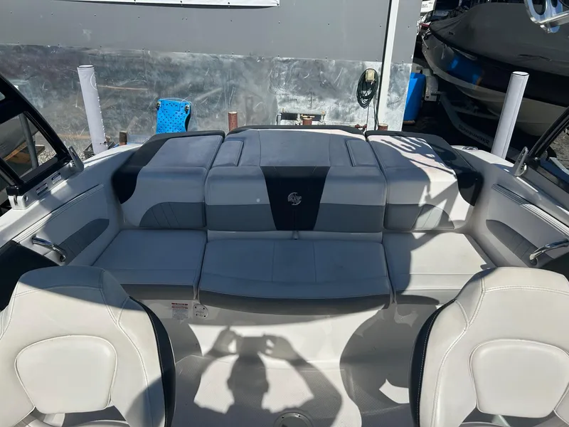 Slide: The Image of Interior of 2018 Chaparral 21 H2O Surf boat with cushioned seating. - 10