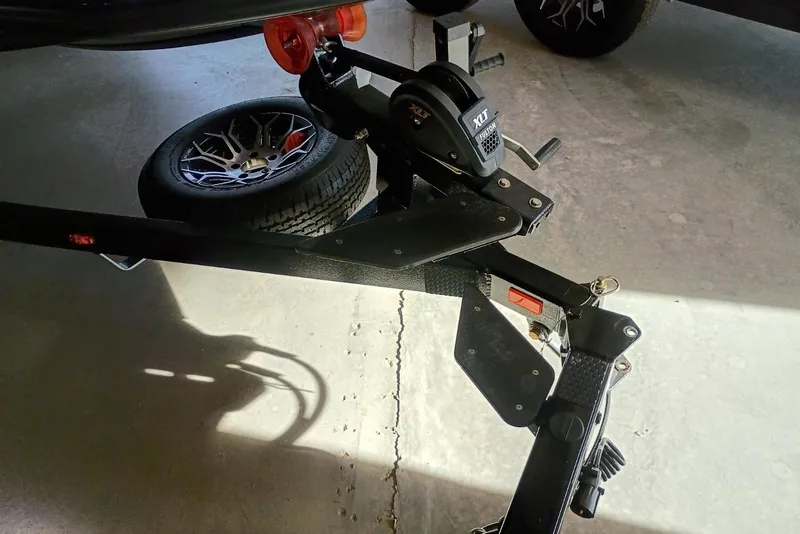 Slide: The Image of Trailer hitch and wheel assembly of 2026 iKon VLX20 in a garage setting. - 10