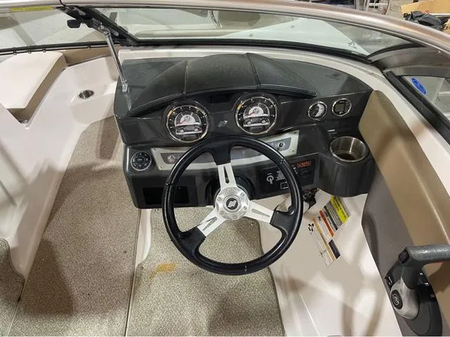 Slide: The Image of Four Winns Horizon 200 2016 - 13