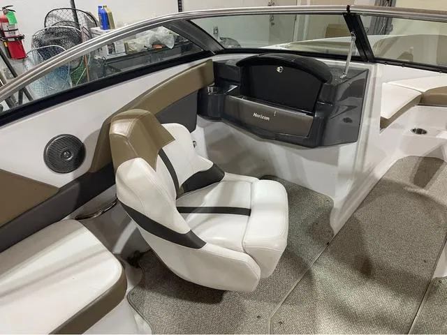 Slide: The Image of Four Winns Horizon 200 2016 - 9