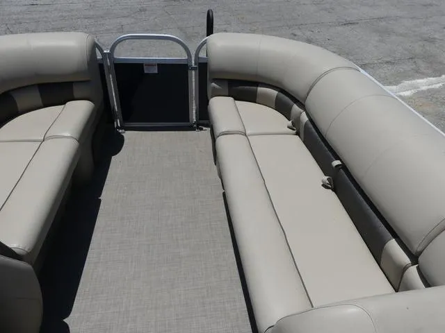 Slide: The Image of Sun Tracker Party Barge 20 DLX 2022 - 11