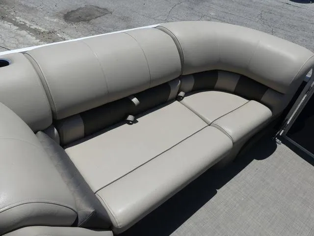 Slide: The Image of Sun Tracker Party Barge 20 DLX 2022 - 12