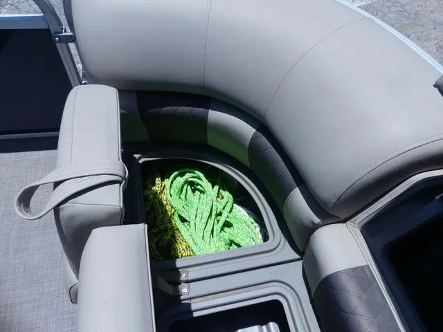 Slide: The Image of Sun Tracker Party Barge 20 DLX 2022 - 14