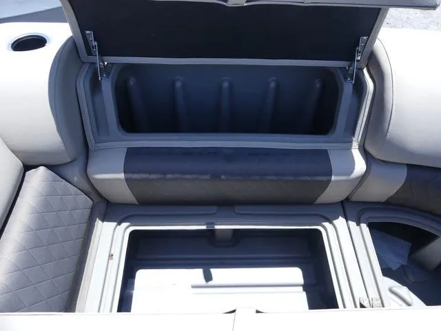 Slide: The Image of Sun Tracker Party Barge 20 DLX 2022 - 15