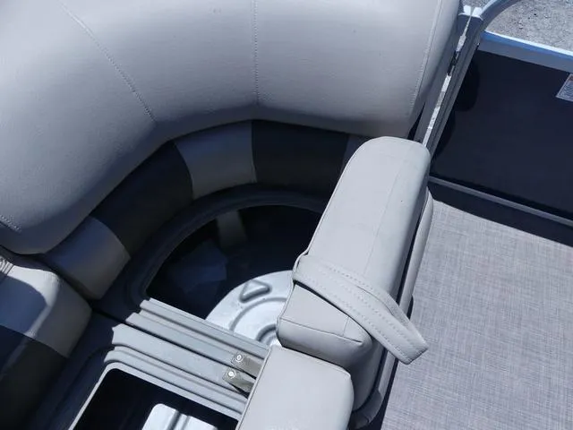 Slide: The Image of Sun Tracker Party Barge 20 DLX 2022 - 16