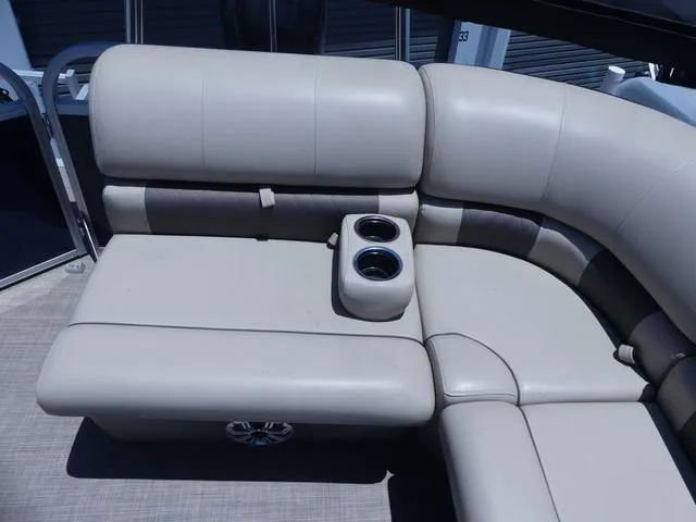 Slide: The Image of Sun Tracker Party Barge 20 DLX 2022 - 21