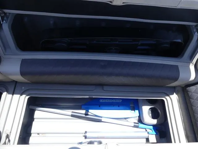 Slide: The Image of Sun Tracker Party Barge 20 DLX 2022 - 22