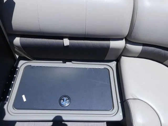 Slide: The Image of Sun Tracker Party Barge 20 DLX 2022 - 24