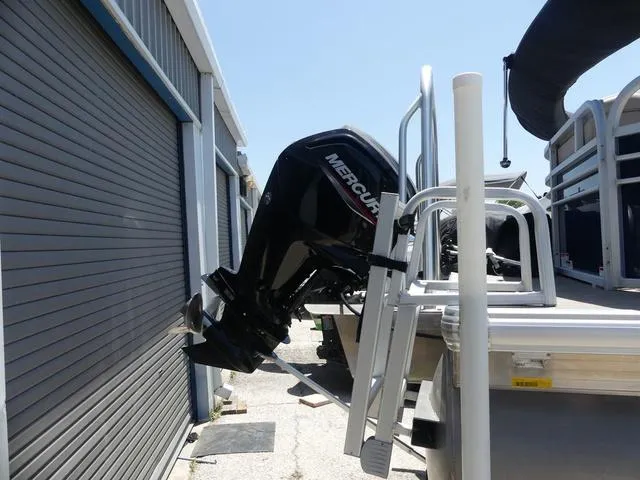 Slide: The Image of Sun Tracker Party Barge 20 DLX 2022 - 3