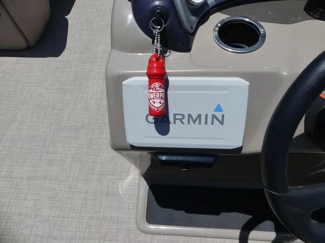 Slide: The Image of Sun Tracker Party Barge 20 DLX 2022 - 9