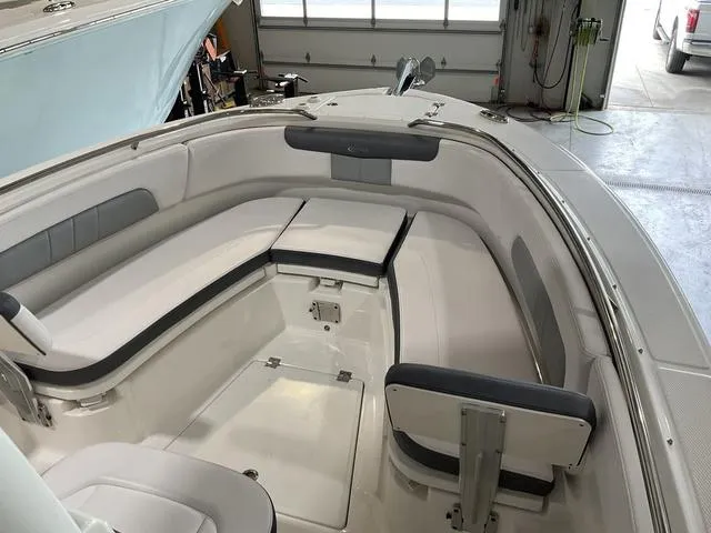 Slide: The Image of Robalo 242 EXPLORER 2018 - 10