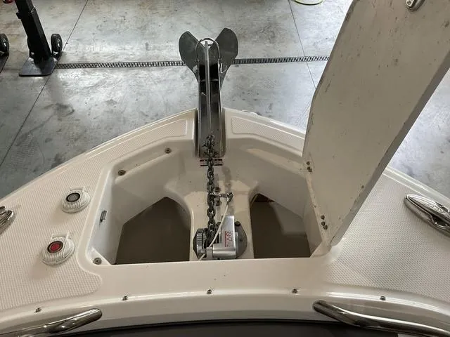 Slide: The Image of Robalo 242 EXPLORER 2018 - 11