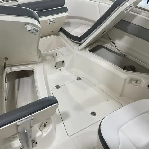 Slide: The Image of Robalo 242 EXPLORER 2018 - 12