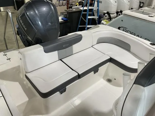 Slide: The Image of Robalo 242 EXPLORER 2018 - 5