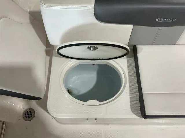 Slide: The Image of Robalo 242 EXPLORER 2018 - 7