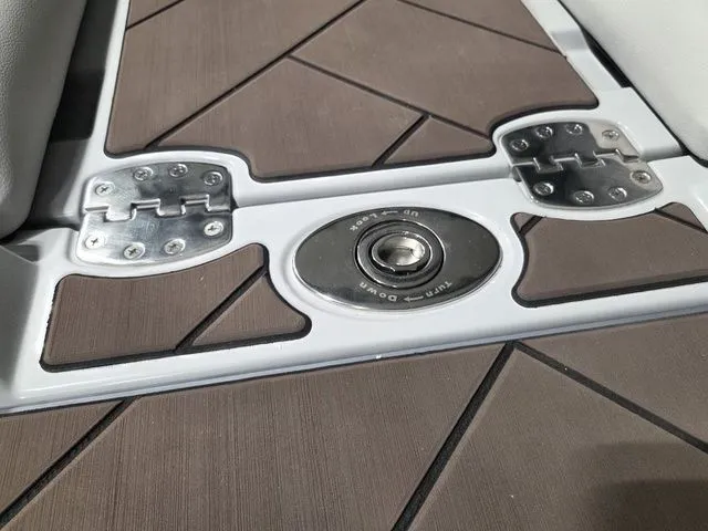 Slide: The Image of Malibu Wakesetter 23 LSV 2026 - 14