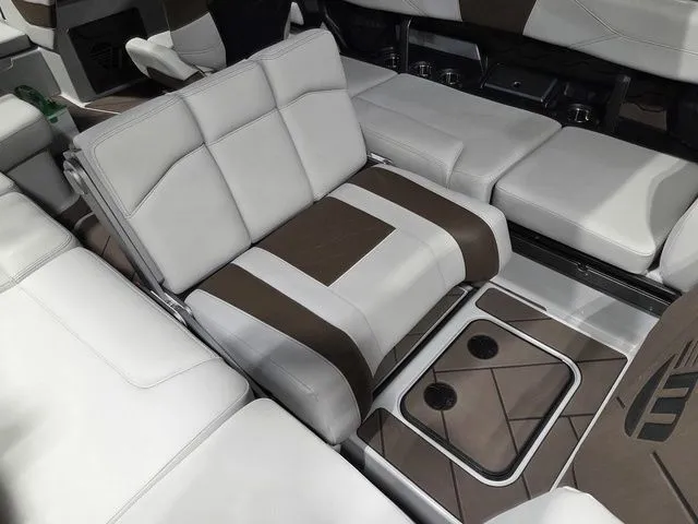 Slide: The Image of Malibu Wakesetter 23 LSV 2026 - 19