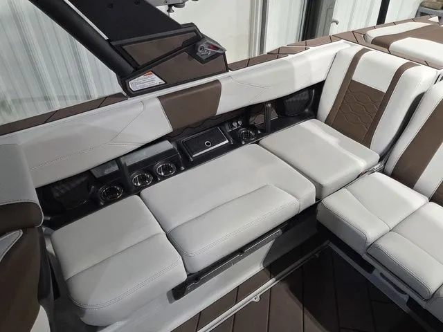 Slide: The Image of Malibu Wakesetter 23 LSV 2026 - 20