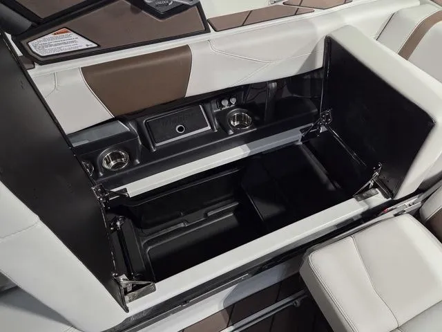 Slide: The Image of Malibu Wakesetter 23 LSV 2026 - 21