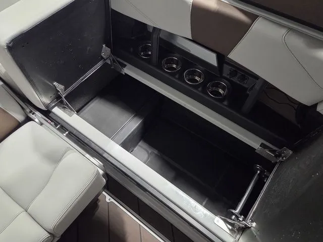 Slide: The Image of Malibu Wakesetter 23 LSV 2026 - 26