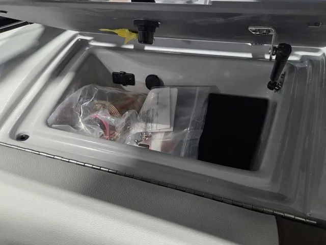 Slide: The Image of Malibu Wakesetter 23 LSV 2026 - 28