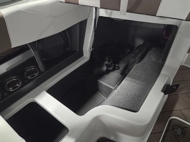 Slide: The Image of Malibu Wakesetter 23 LSV 2026 - 29