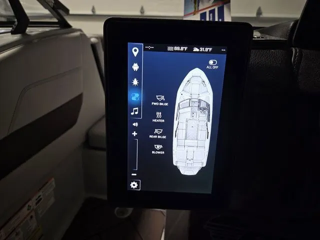 Slide: The Image of Malibu Wakesetter 23 LSV 2026 - 32