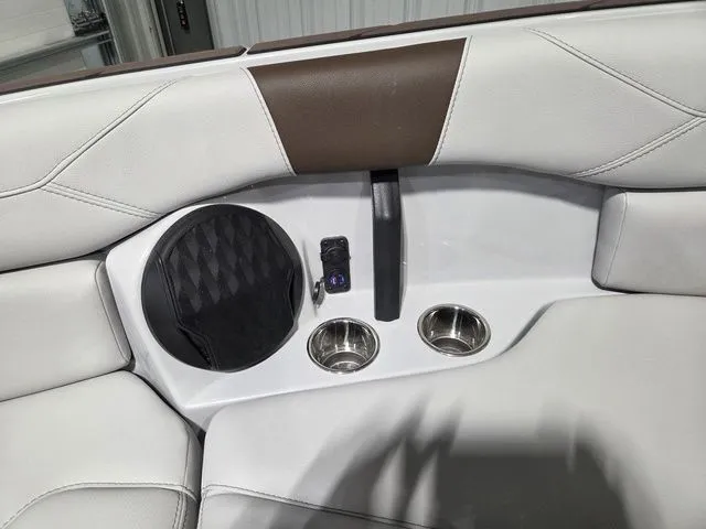 Slide: The Image of Malibu Wakesetter 23 LSV 2026 - 40