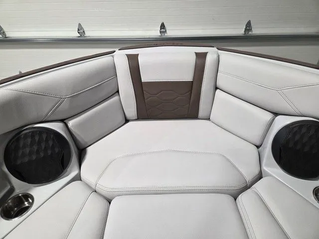 Slide: The Image of Malibu Wakesetter 23 LSV 2026 - 42