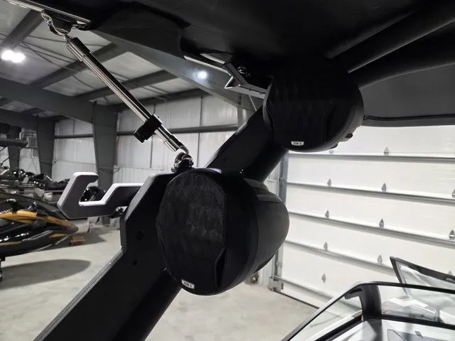 Slide: The Image of Malibu Wakesetter 23 LSV 2026 - 44