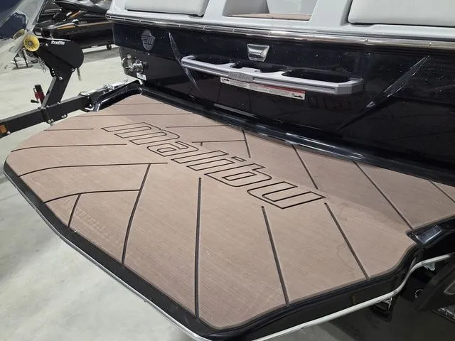 Slide: The Image of Malibu Wakesetter 23 LSV 2026 - 7