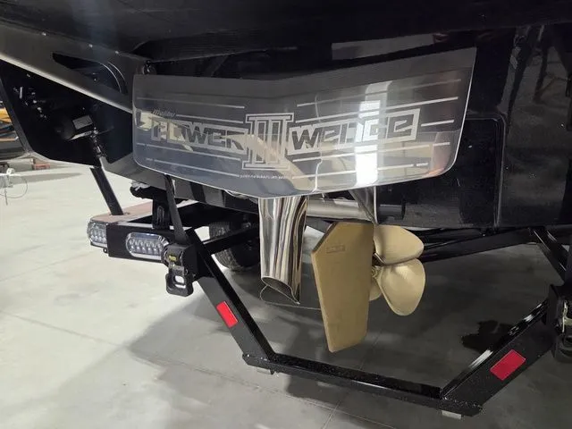 Slide: The Image of Malibu Wakesetter 23 LSV 2026 - 9