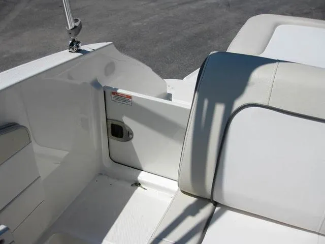 Slide: The Image of Sea Ray SUNDECK 220 I/O MERCRUISER 5.0L 2013 - 10