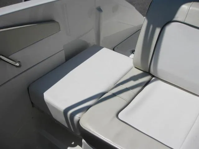 Slide: The Image of Sea Ray SUNDECK 220 I/O MERCRUISER 5.0L 2013 - 11