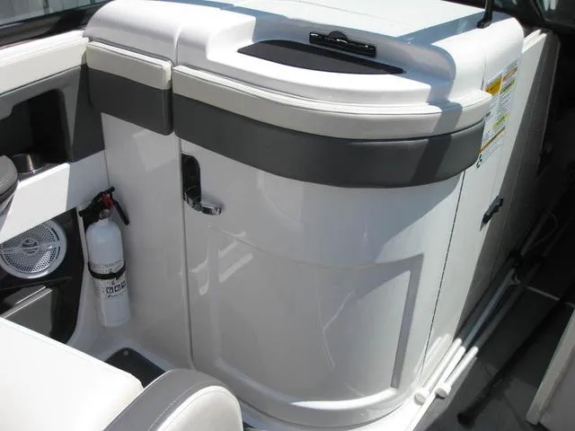 Slide: The Image of Sea Ray SUNDECK 220 I/O MERCRUISER 5.0L 2013 - 15