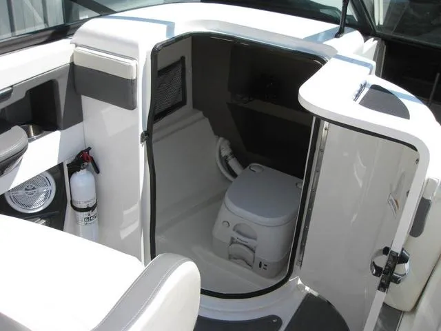 Slide: The Image of Sea Ray SUNDECK 220 I/O MERCRUISER 5.0L 2013 - 16