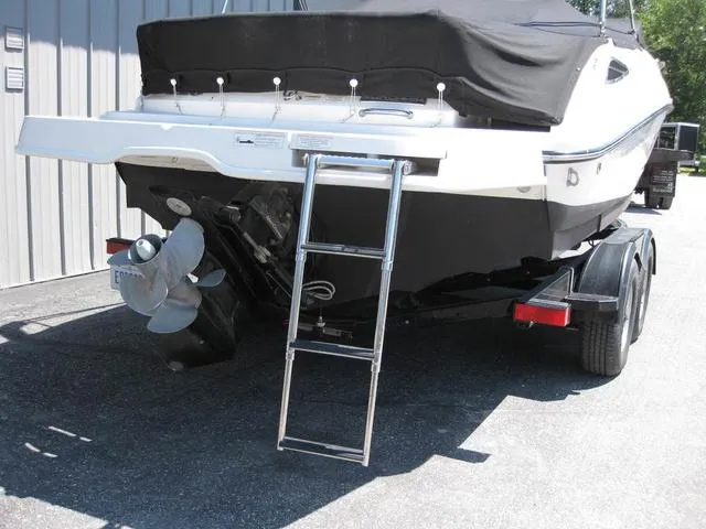 Slide: The Image of Sea Ray SUNDECK 220 I/O MERCRUISER 5.0L 2013 - 4