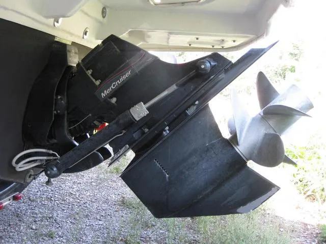 Slide: The Image of Sea Ray SUNDECK 220 I/O MERCRUISER 5.0L 2013 - 5