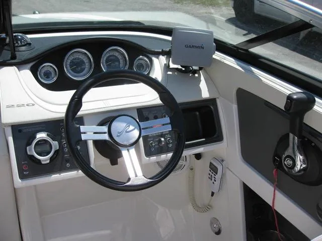 Slide: The Image of Sea Ray SUNDECK 220 I/O MERCRUISER 5.0L 2013 - 7