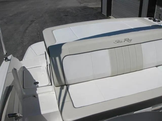 Slide: The Image of Sea Ray SUNDECK 220 I/O MERCRUISER 5.0L 2013 - 9