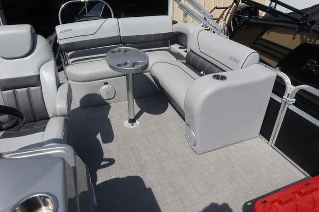 Slide: The Image of Lowe SS 230 CL 2019 - 10