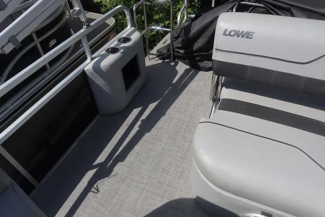 Slide: The Image of Lowe SS 230 CL 2019 - 12