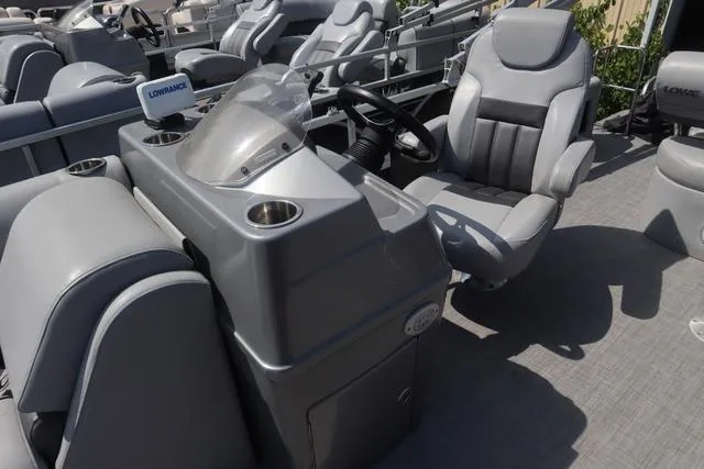 Slide: The Image of Lowe SS 230 CL 2019 - 17