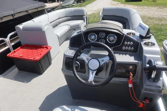 Slide: The Image of Lowe SS 230 CL 2019 - 4