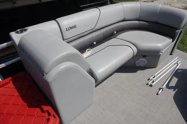 Slide: The Image of Lowe SS 230 CL 2019 - 6