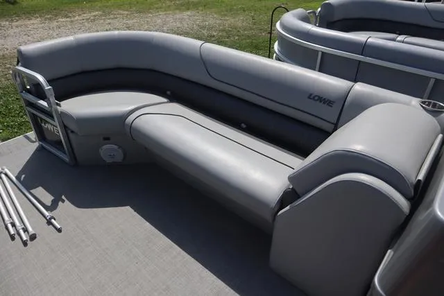 Slide: The Image of Lowe SS 230 CL 2019 - 7