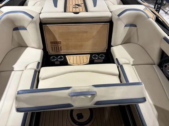 Slide: The Image of MasterCraft XStar S 2022 - 9