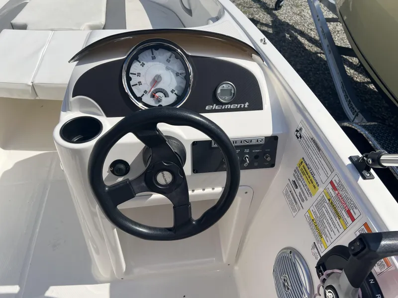 Slide: The Image of Bayliner Element 2015 - 7